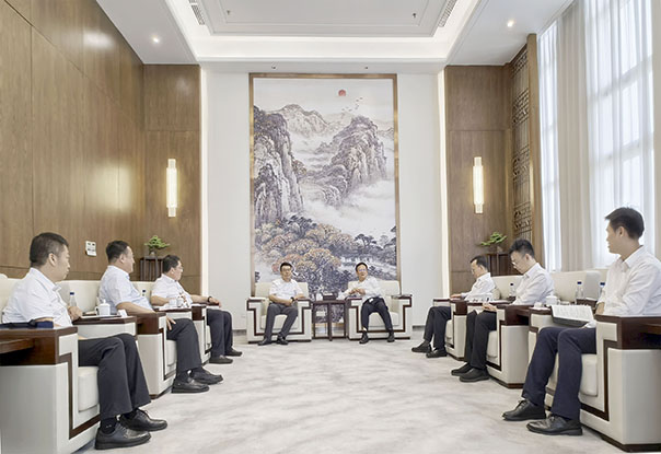 周冠南与湖北交投集团党委书记、董事长杨昌斌举行会谈