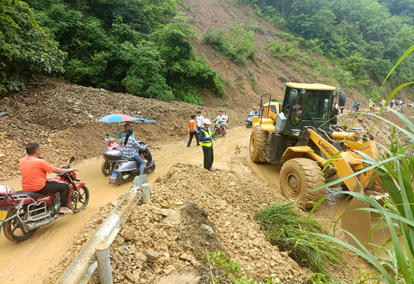 【价值创造 深化提升】中铁十九局紧急参与地方道路受灾抢险