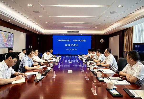 周冠南在成都开展商务活动